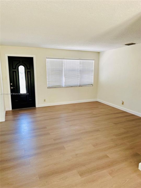 For Rent: $2,900 (3 beds, 2 baths, 1184 Square Feet)