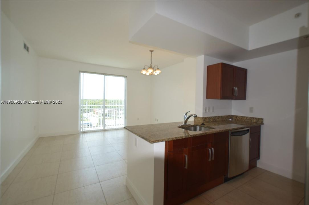 For Rent: $2,400 (1 beds, 2 baths, 842 Square Feet)