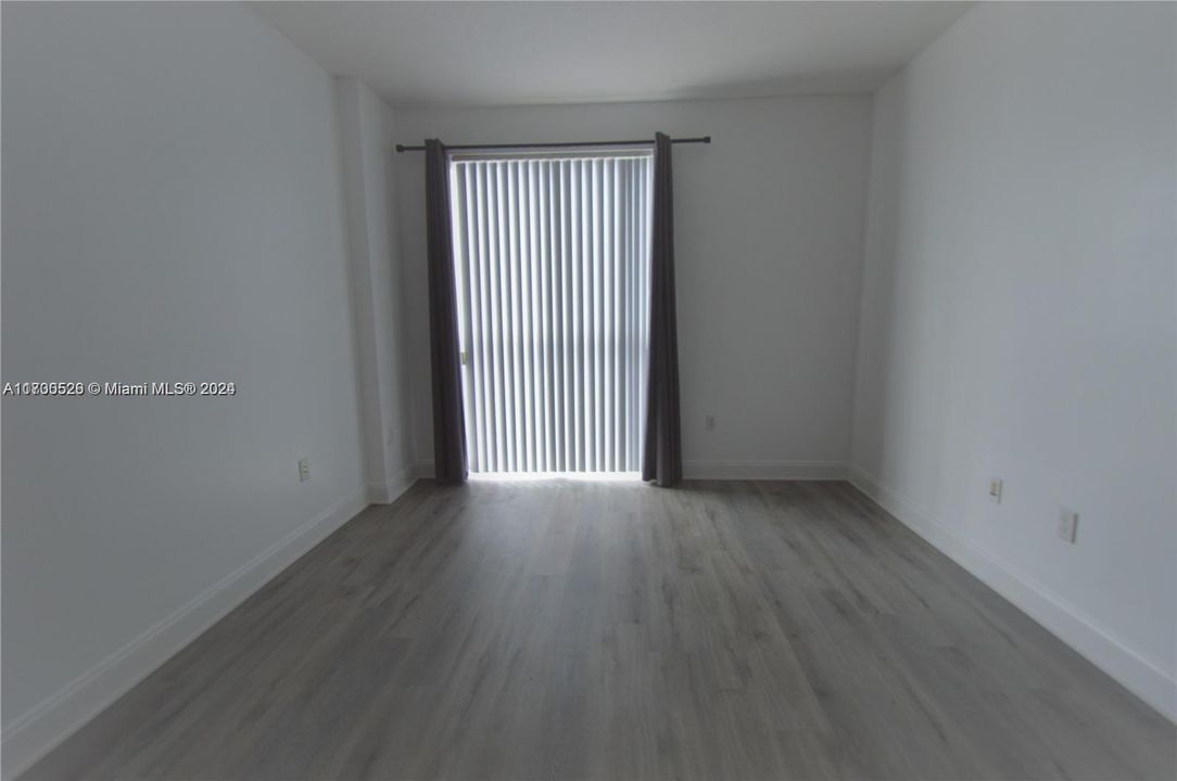 For Rent: $2,400 (1 beds, 2 baths, 842 Square Feet)