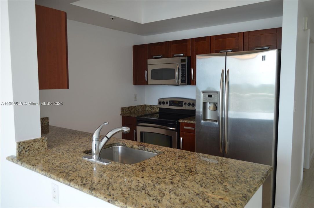 For Rent: $2,400 (1 beds, 2 baths, 842 Square Feet)