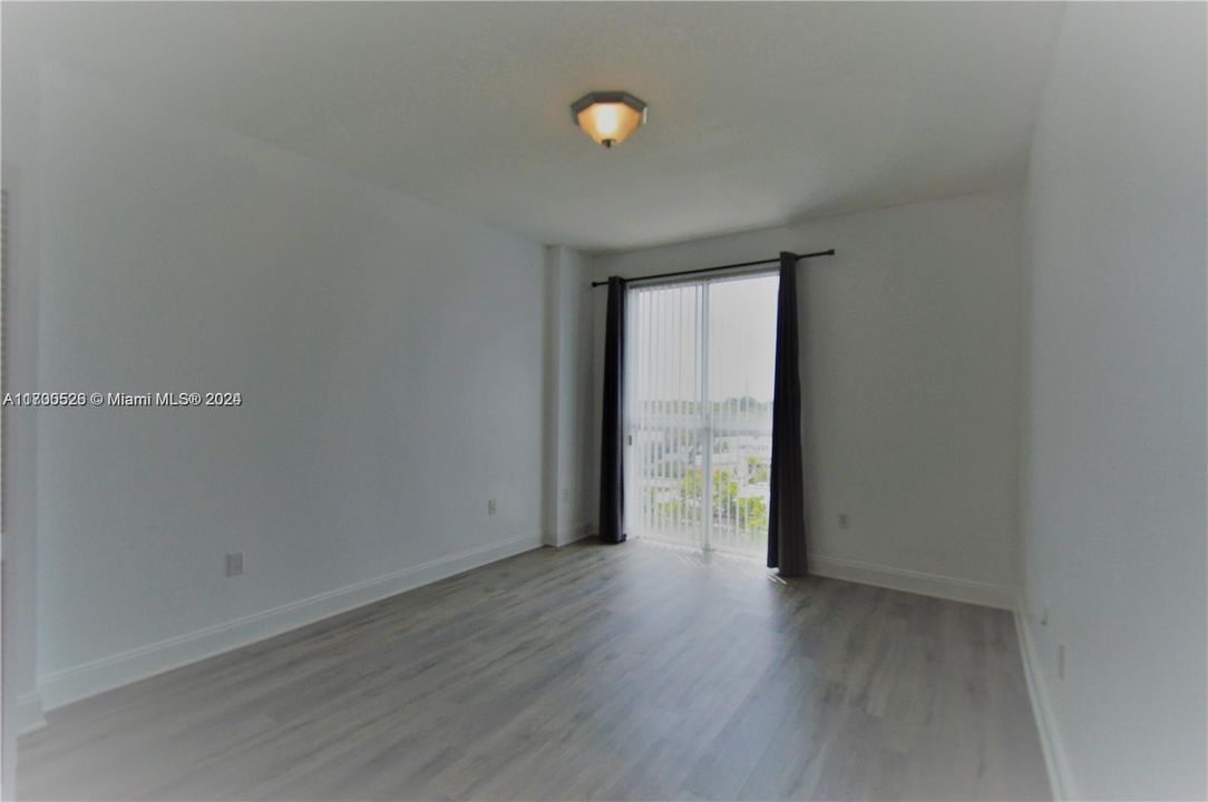 For Rent: $2,400 (1 beds, 2 baths, 842 Square Feet)