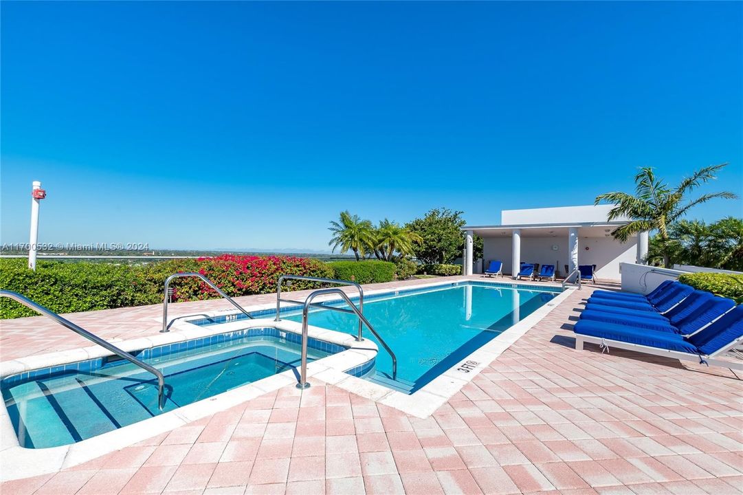 Rooftop Pool with Hot Tub & 360 Views