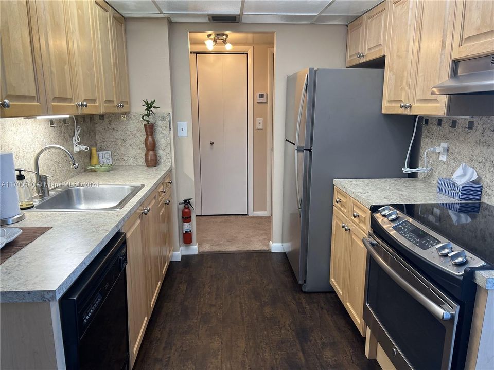 For Sale: $199,000 (2 beds, 2 baths, 1137 Square Feet)