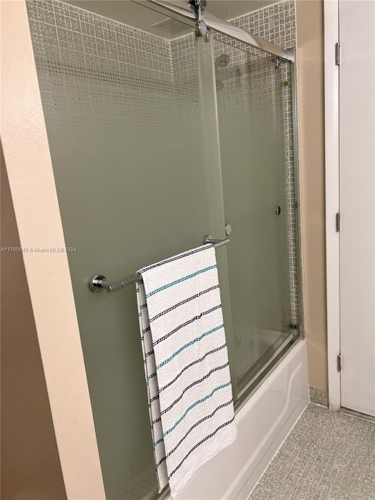 Tub/shower with updated glass doors