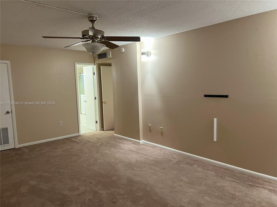 For Sale: $199,000 (2 beds, 2 baths, 1137 Square Feet)