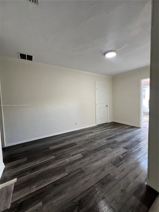 For Rent: $2,100 (1 beds, 1 baths, 1462 Square Feet)