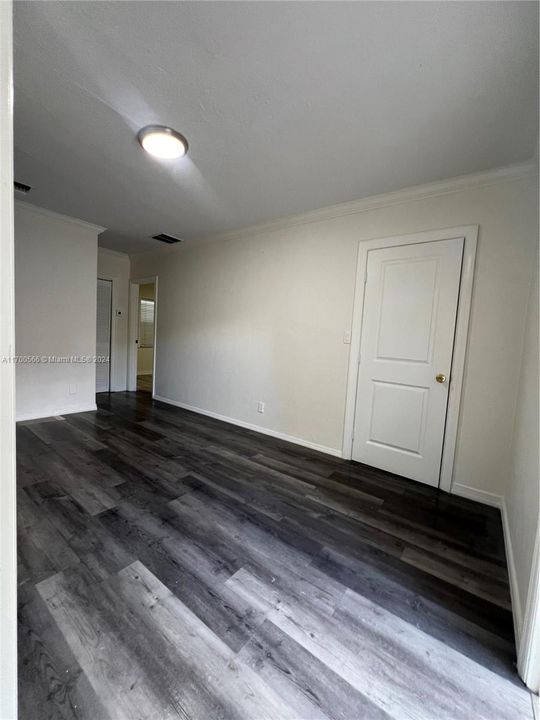 For Rent: $2,100 (1 beds, 1 baths, 1462 Square Feet)