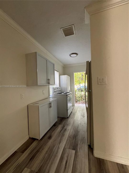 For Rent: $2,100 (1 beds, 1 baths, 1462 Square Feet)