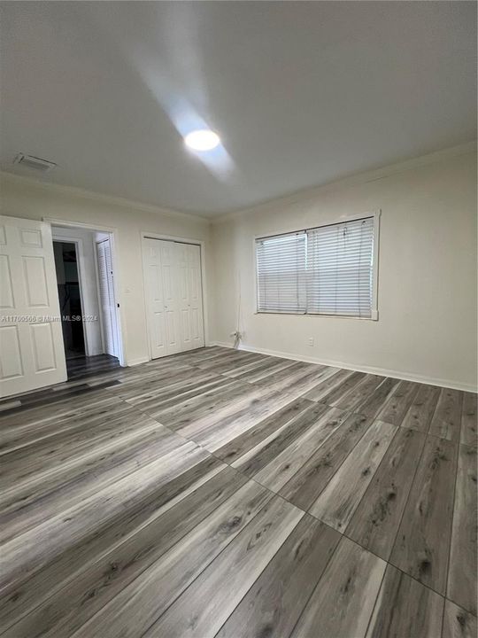 For Rent: $2,100 (1 beds, 1 baths, 1462 Square Feet)