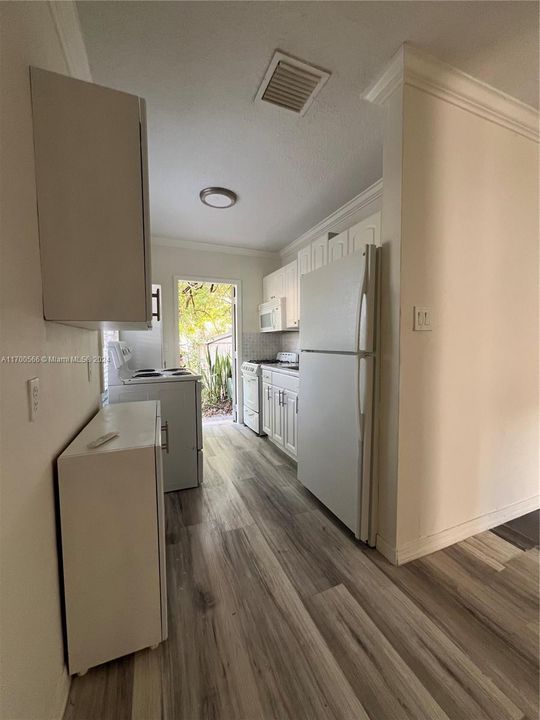 For Rent: $2,100 (1 beds, 1 baths, 1462 Square Feet)