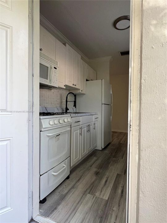 For Rent: $2,100 (1 beds, 1 baths, 1462 Square Feet)