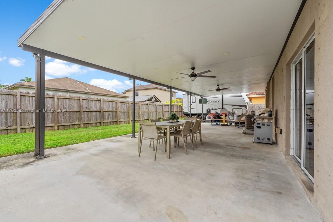 For Sale: $569,000 (4 beds, 2 baths, 1595 Square Feet)