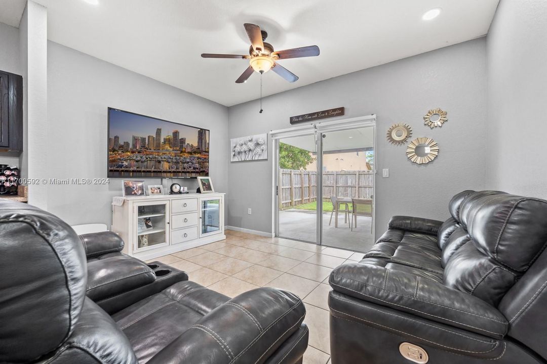 For Sale: $569,000 (4 beds, 2 baths, 1595 Square Feet)