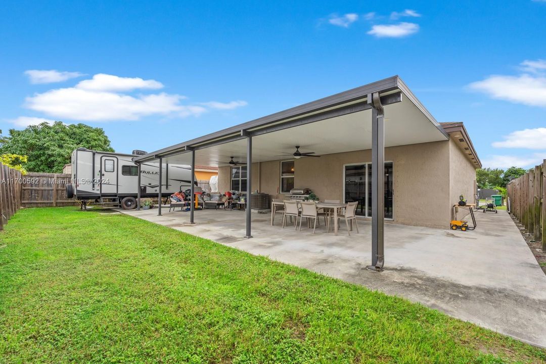 For Sale: $569,000 (4 beds, 2 baths, 1595 Square Feet)