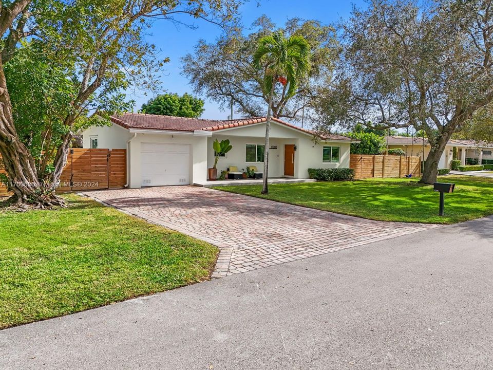 For Sale: $998,900 (3 beds, 2 baths, 1544 Square Feet)