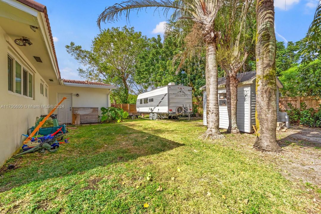 For Sale: $998,900 (3 beds, 2 baths, 1544 Square Feet)