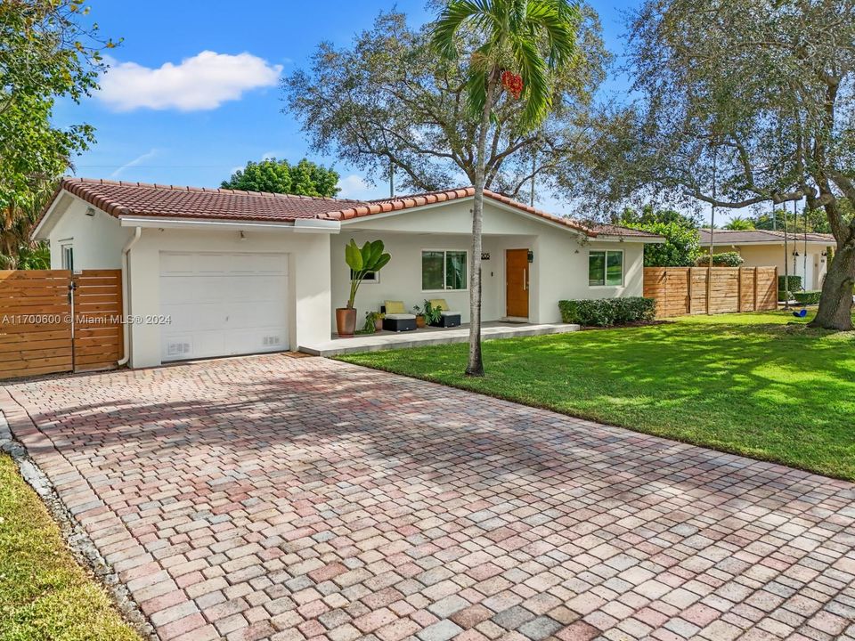 For Sale: $998,900 (3 beds, 2 baths, 1544 Square Feet)