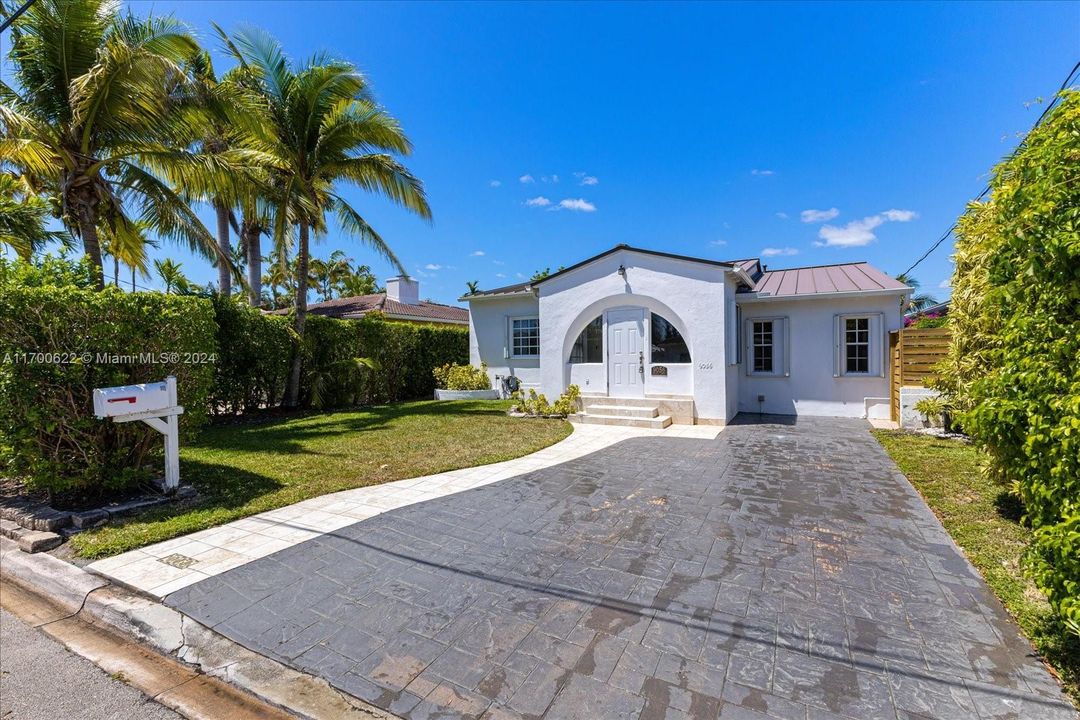 For Sale: $1,650,000 (3 beds, 2 baths, 2180 Square Feet)