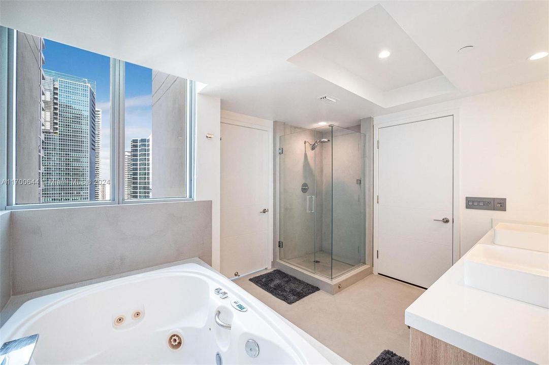 For Sale: $1,350,000 (2 beds, 2 baths, 1529 Square Feet)