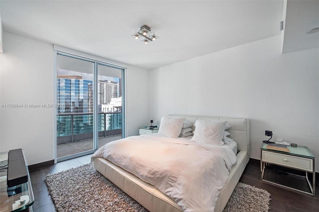 For Sale: $1,350,000 (2 beds, 2 baths, 1529 Square Feet)