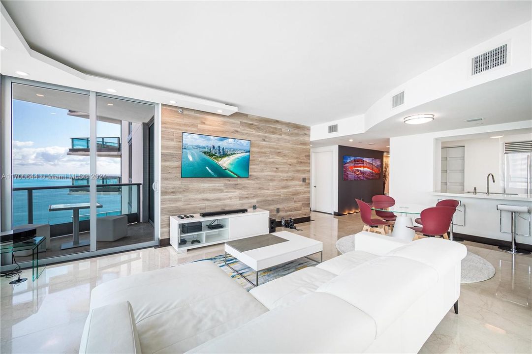 For Sale: $1,350,000 (2 beds, 2 baths, 1529 Square Feet)