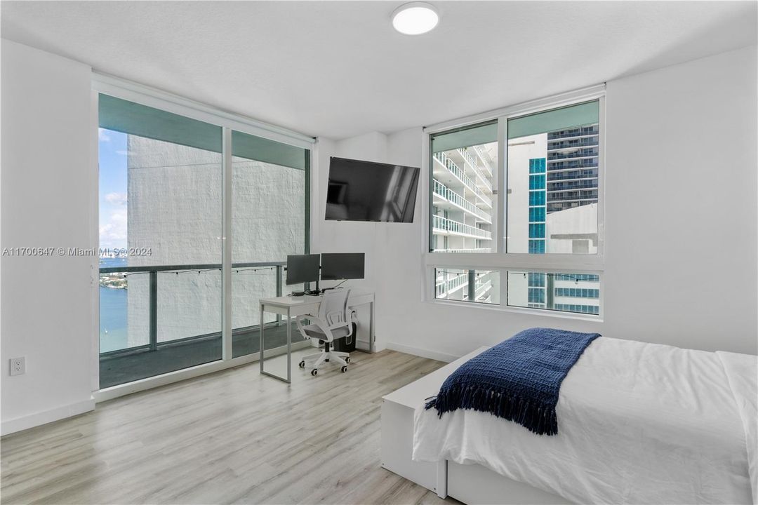 Recently Sold: $350,000 (0 beds, 1 baths, 594 Square Feet)