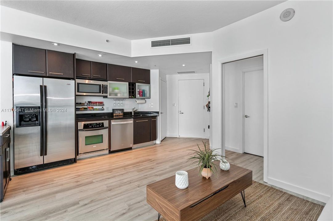 Recently Sold: $350,000 (0 beds, 1 baths, 594 Square Feet)