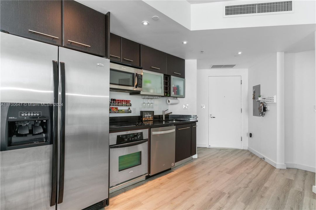 Recently Sold: $350,000 (0 beds, 1 baths, 594 Square Feet)