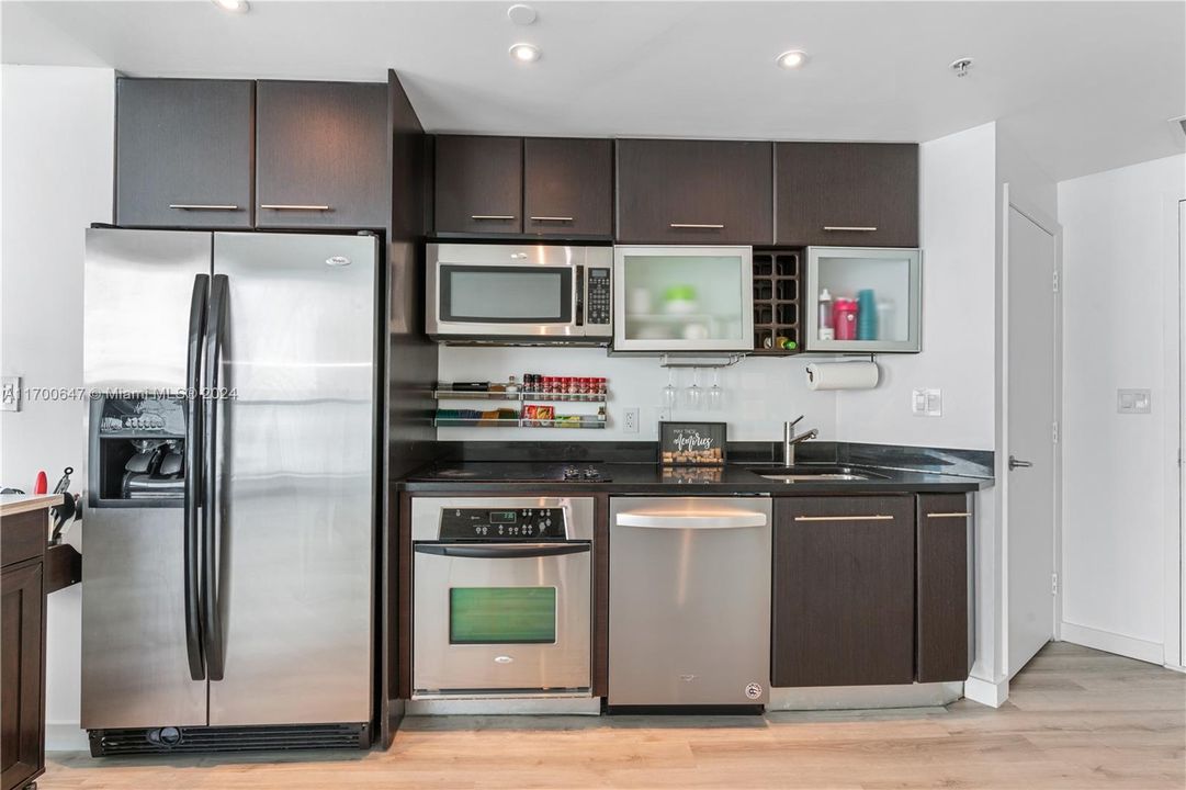 Recently Sold: $350,000 (0 beds, 1 baths, 594 Square Feet)