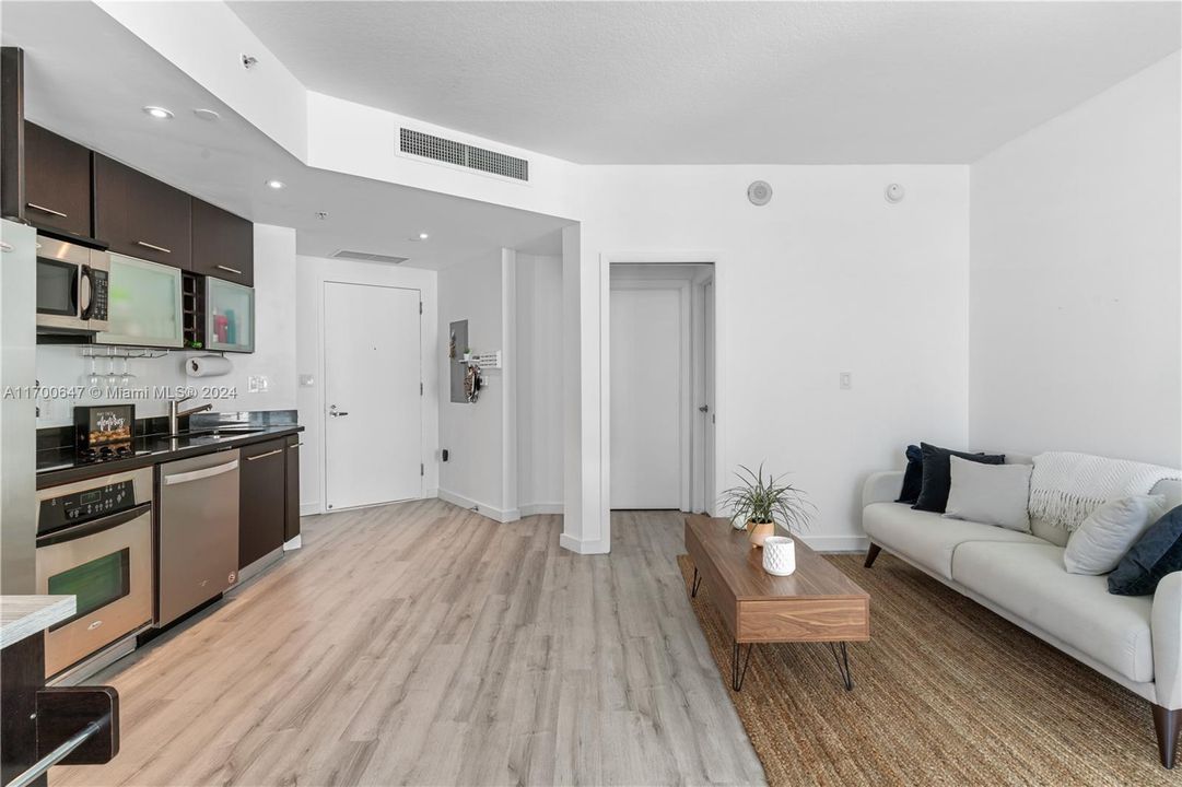 Recently Sold: $350,000 (0 beds, 1 baths, 594 Square Feet)