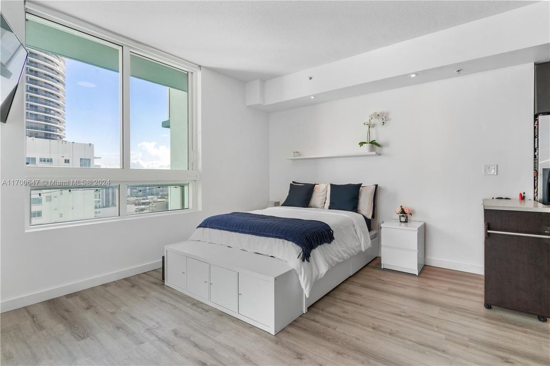 Recently Sold: $350,000 (0 beds, 1 baths, 594 Square Feet)