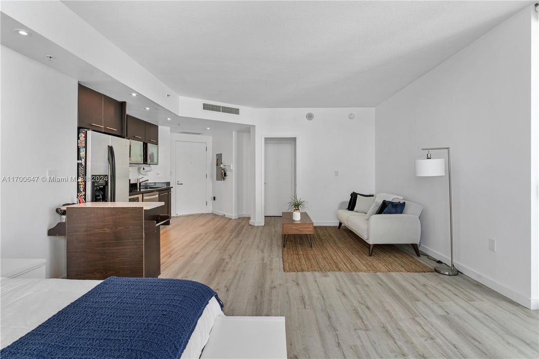 Recently Sold: $350,000 (0 beds, 1 baths, 594 Square Feet)