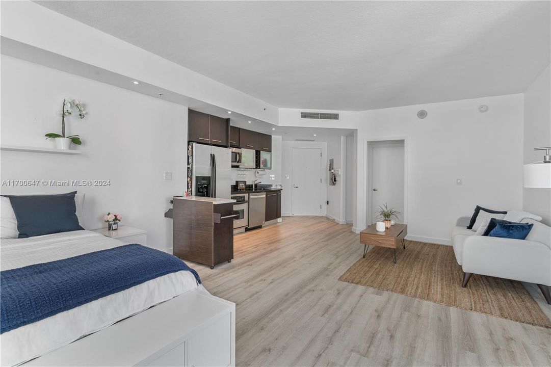 Recently Sold: $350,000 (0 beds, 1 baths, 594 Square Feet)