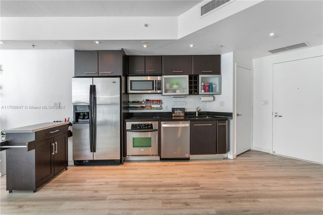 Recently Sold: $350,000 (0 beds, 1 baths, 594 Square Feet)