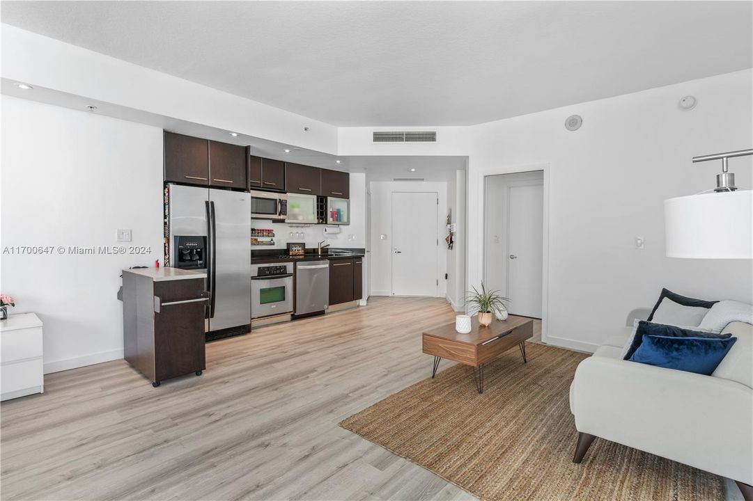 Recently Sold: $350,000 (0 beds, 1 baths, 594 Square Feet)