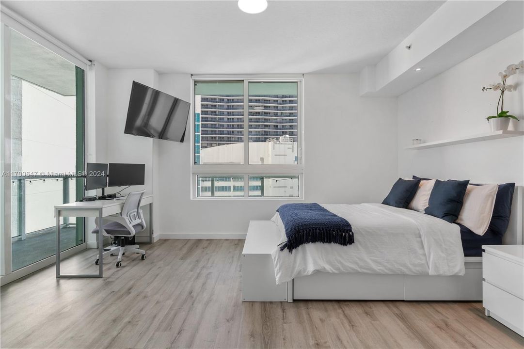 Recently Sold: $350,000 (0 beds, 1 baths, 594 Square Feet)