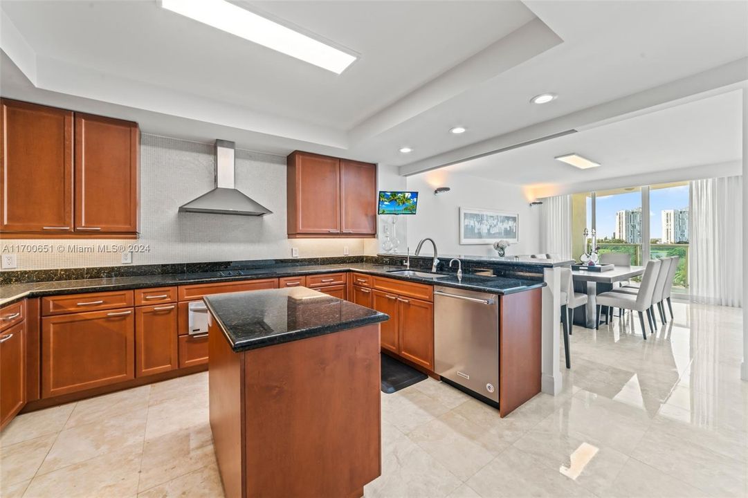 For Sale: $1,295,000 (2 beds, 2 baths, 2973 Square Feet)