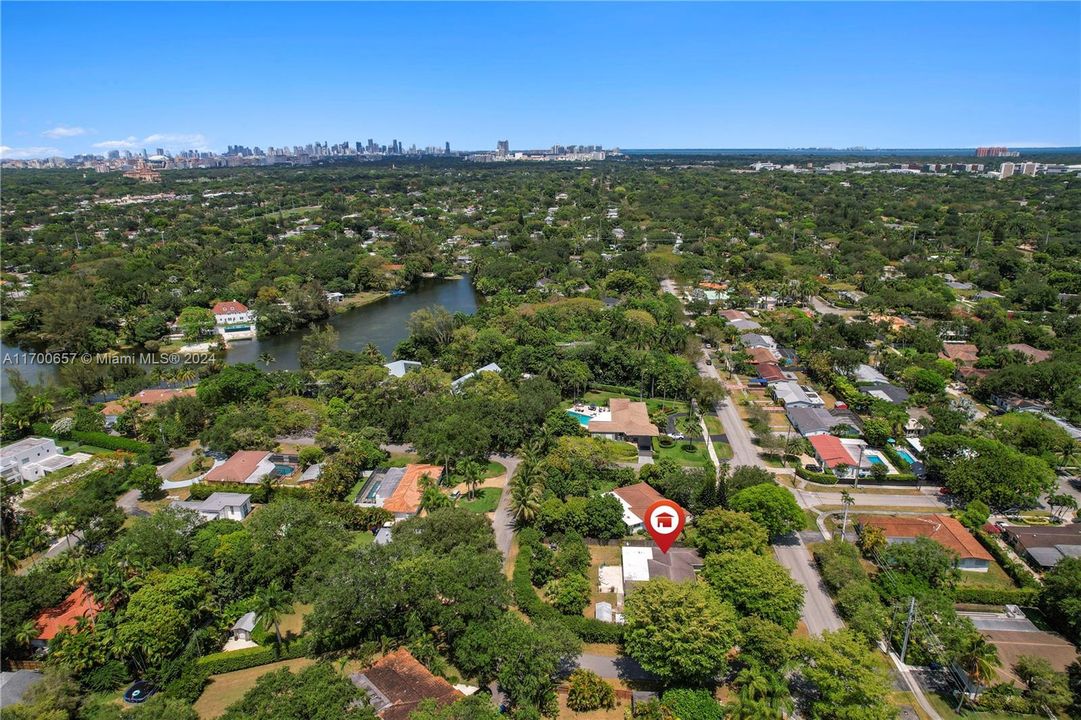 For Sale: $1,399,000 (4 beds, 2 baths, 2636 Square Feet)