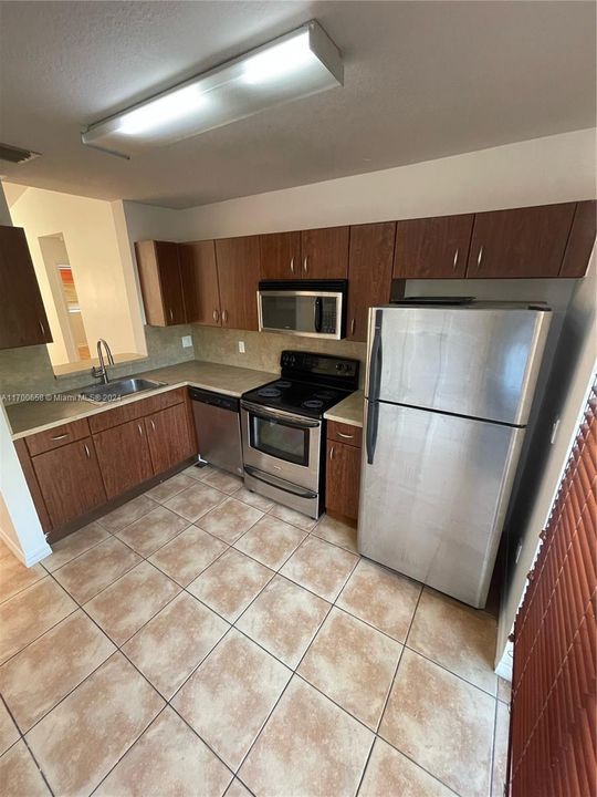 Recently Rented: $2,500 (3 beds, 2 baths, 1130 Square Feet)