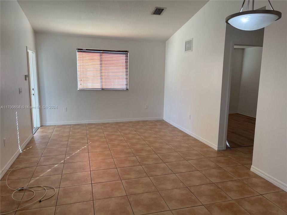 Recently Rented: $2,500 (3 beds, 2 baths, 1130 Square Feet)