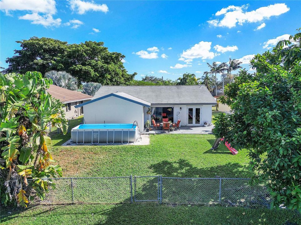 For Sale: $550,000 (3 beds, 2 baths, 1535 Square Feet)