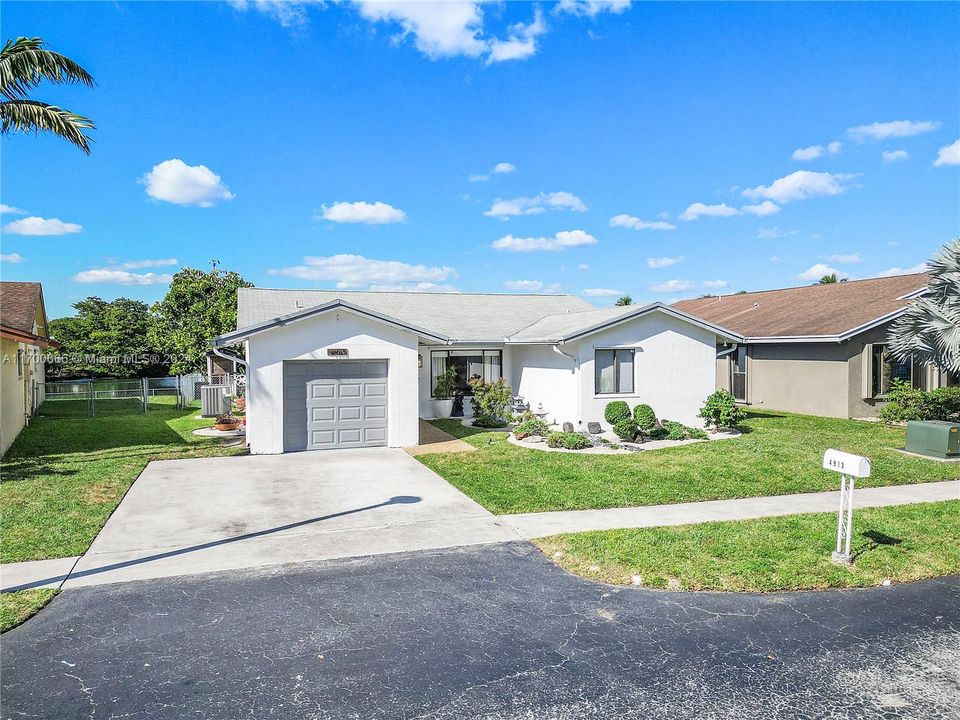 For Sale: $550,000 (3 beds, 2 baths, 1535 Square Feet)