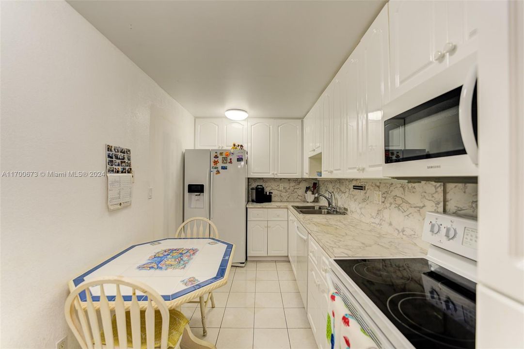 For Sale: $445,000 (2 beds, 2 baths, 1200 Square Feet)