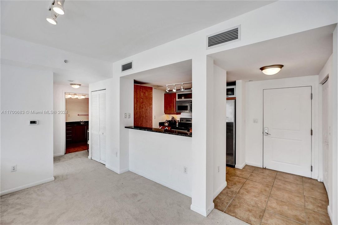 For Sale: $485,000 (2 beds, 2 baths, 1183 Square Feet)