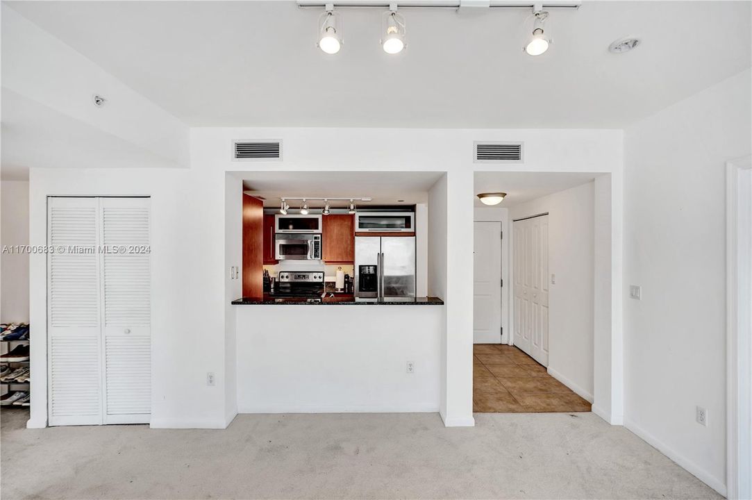 For Sale: $485,000 (2 beds, 2 baths, 1183 Square Feet)