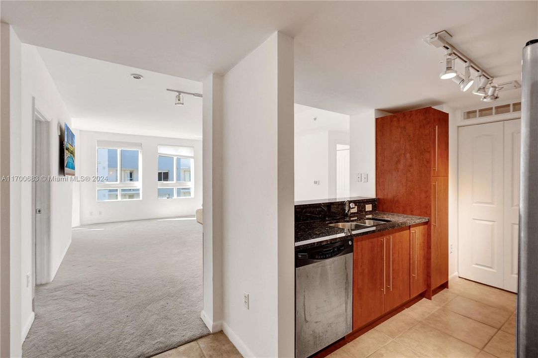 For Sale: $485,000 (2 beds, 2 baths, 1183 Square Feet)