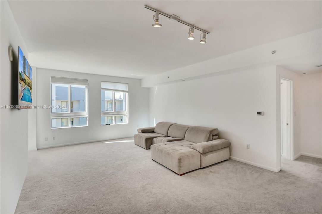 For Sale: $485,000 (2 beds, 2 baths, 1183 Square Feet)