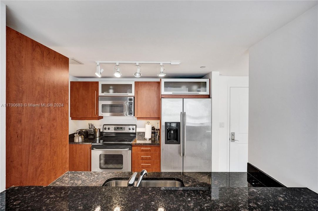 For Sale: $485,000 (2 beds, 2 baths, 1183 Square Feet)