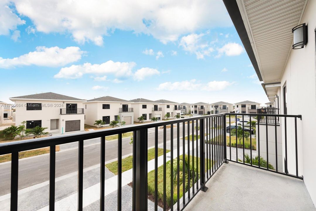 Vendido Recientemente: $599,900 (5 camas, 3 baños, 0 Pies cuadrados)