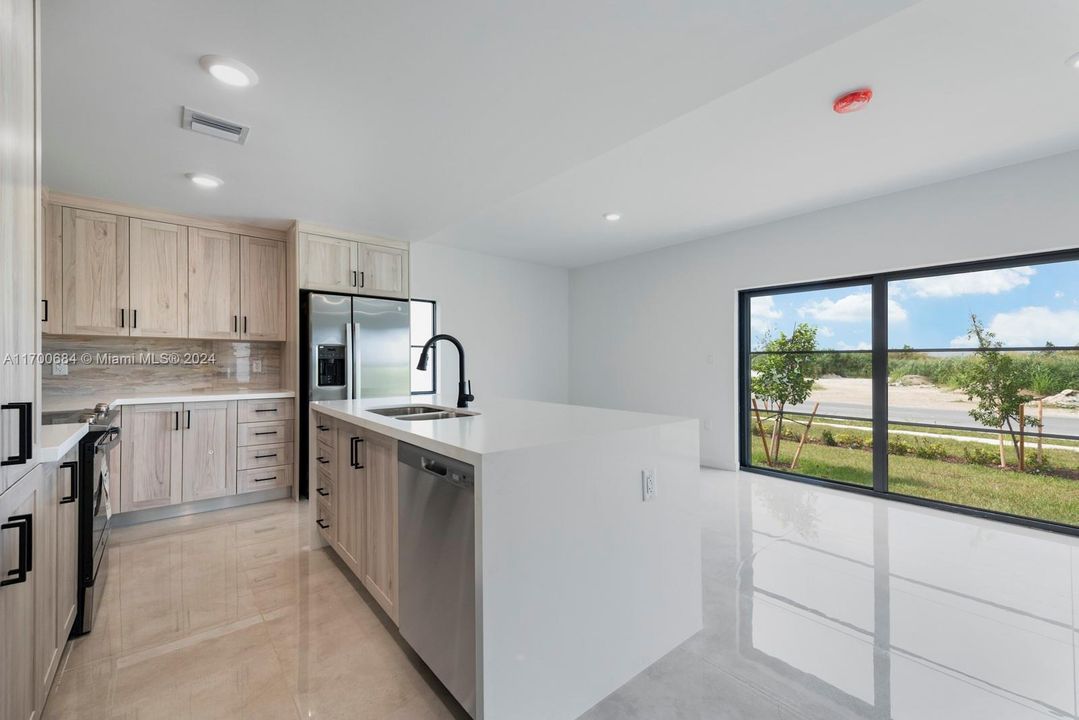 Vendido Recientemente: $599,900 (5 camas, 3 baños, 0 Pies cuadrados)